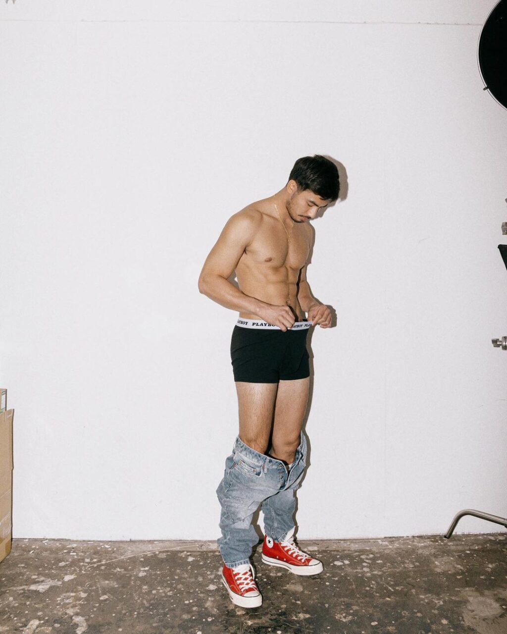 Tony Lablusca Tony Labrusca อดีตนักร้องชาวฟิลิปปินส์ ที่ปัจจุบันเป็นนายแบบสุดเซ็กซี่
