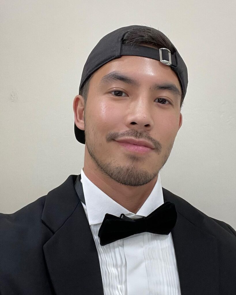 Tony Lablusca Tony Labrusca อดีตนักร้องชาวฟิลิปปินส์ ที่ปัจจุบันเป็นนายแบบสุดเซ็กซี่