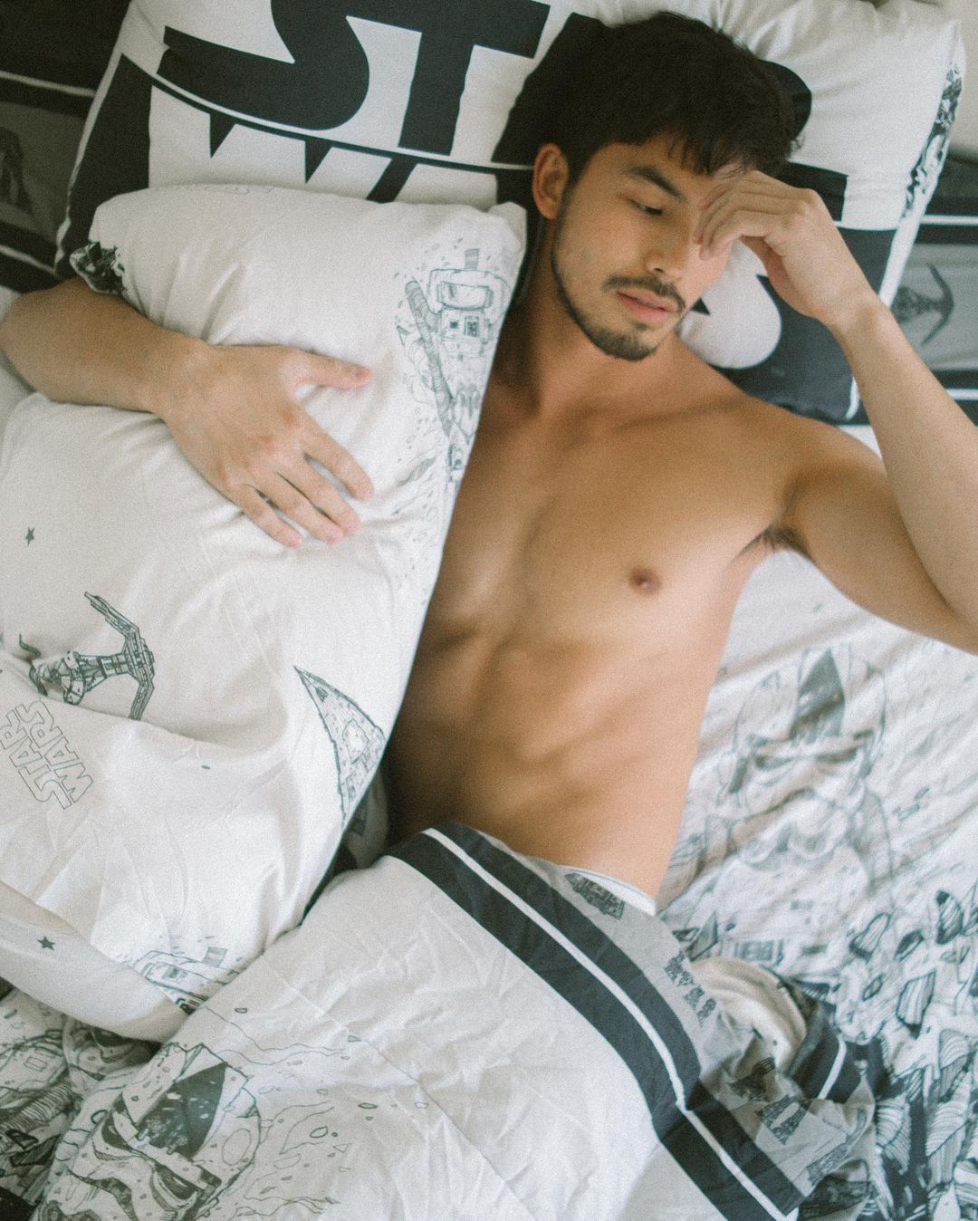 Tony Lablusca Tony Labrusca อดีตนักร้องชาวฟิลิปปินส์ ที่ปัจจุบันเป็นนายแบบสุดเซ็กซี่