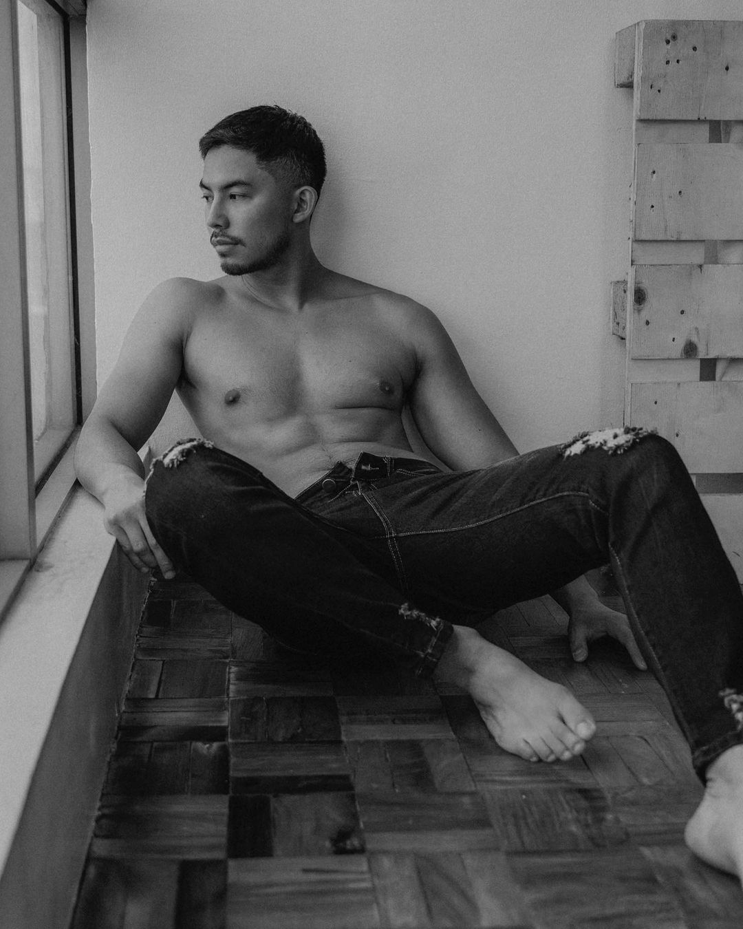 Tony Lablusca Tony Labrusca อดีตนักร้องชาวฟิลิปปินส์ ที่ปัจจุบันเป็นนายแบบสุดเซ็กซี่