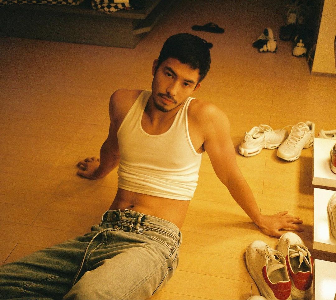 Tony Lablusca Tony Labrusca อดีตนักร้องชาวฟิลิปปินส์ ที่ปัจจุบันเป็นนายแบบสุดเซ็กซี่