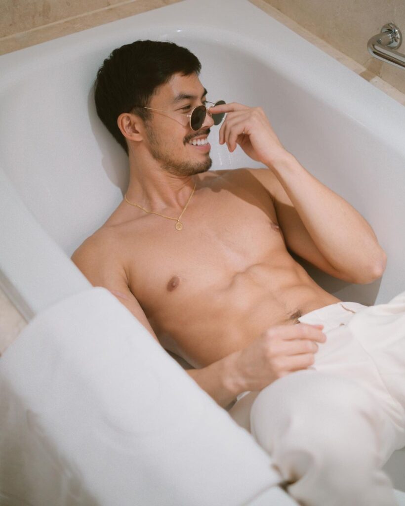 Tony Labrusca อดีตนักร้องชาวฟิลิปปินส์ ที่ปัจจุบันเป็นนายแบบสุดเซ็กซี่