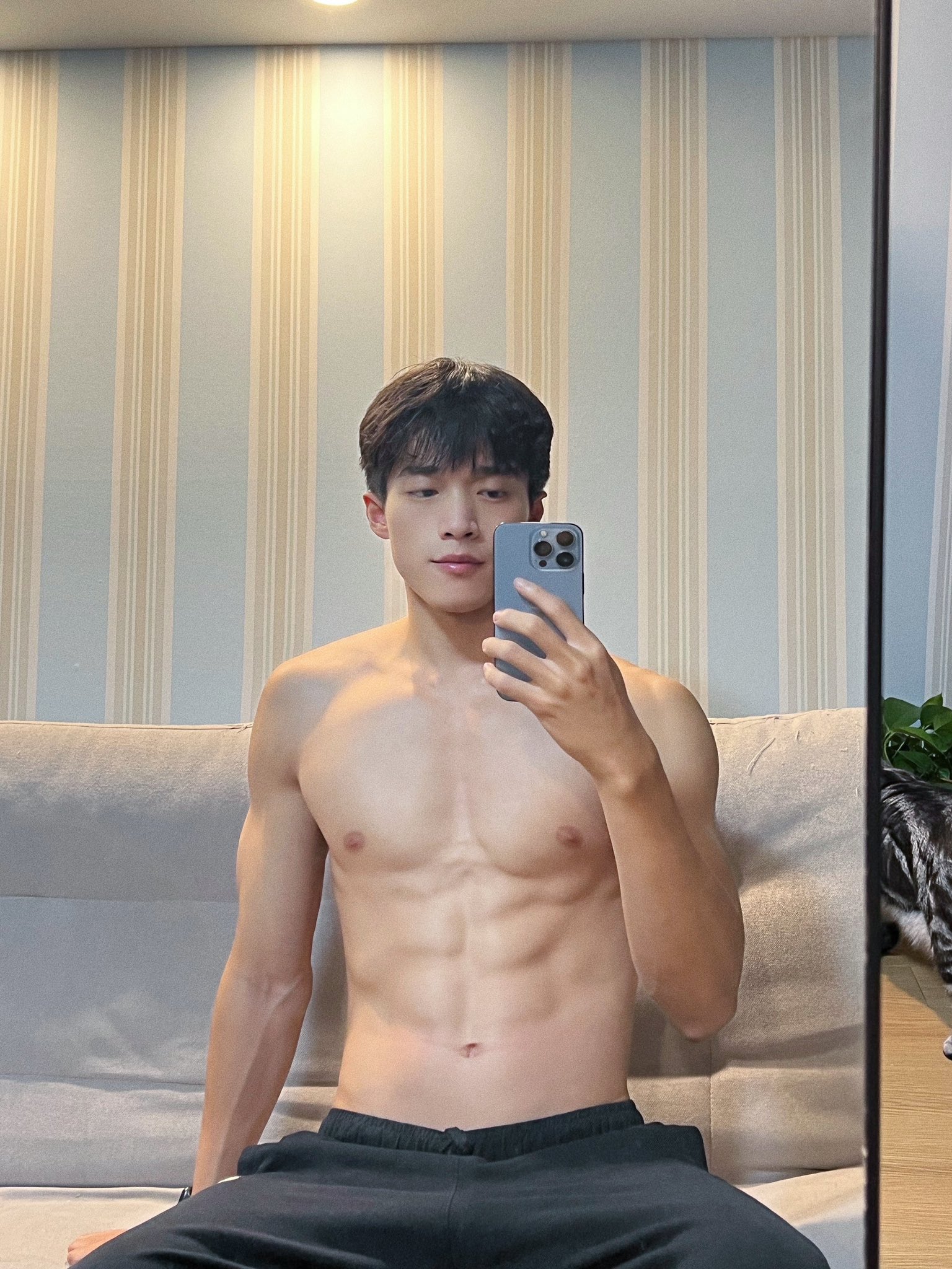 Yu Duanqian นายแบบแดนมังกร หนุ่มหล่อหน้าใส ราวกับหลุดมาจากซีรีส์