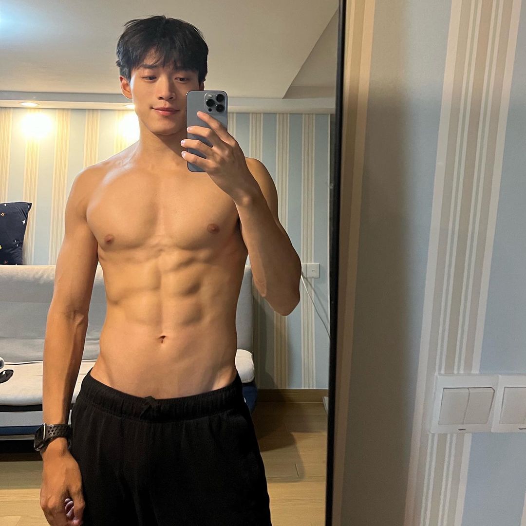 Yu Duanqian นายแบบแดนมังกร หนุ่มหล่อหน้าใส ราวกับหลุดมาจากซีรีส์