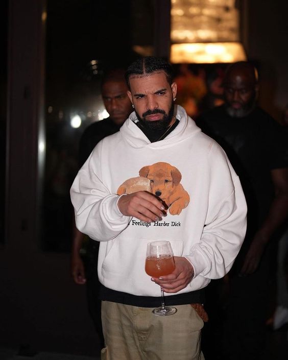 Drake Rapper Blood Drake แร็ปเปอร์ดัง ทำลายสถิติอันดับ 1 บน Billboard Hot 100 ถึง 2 ครั้ง
