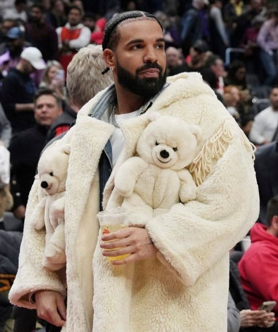 Drake แร็ปเปอร์ดัง ทำลายสถิติอันดับ 1 บน Billboard Hot 100 ถึง 2 ครั้ง
