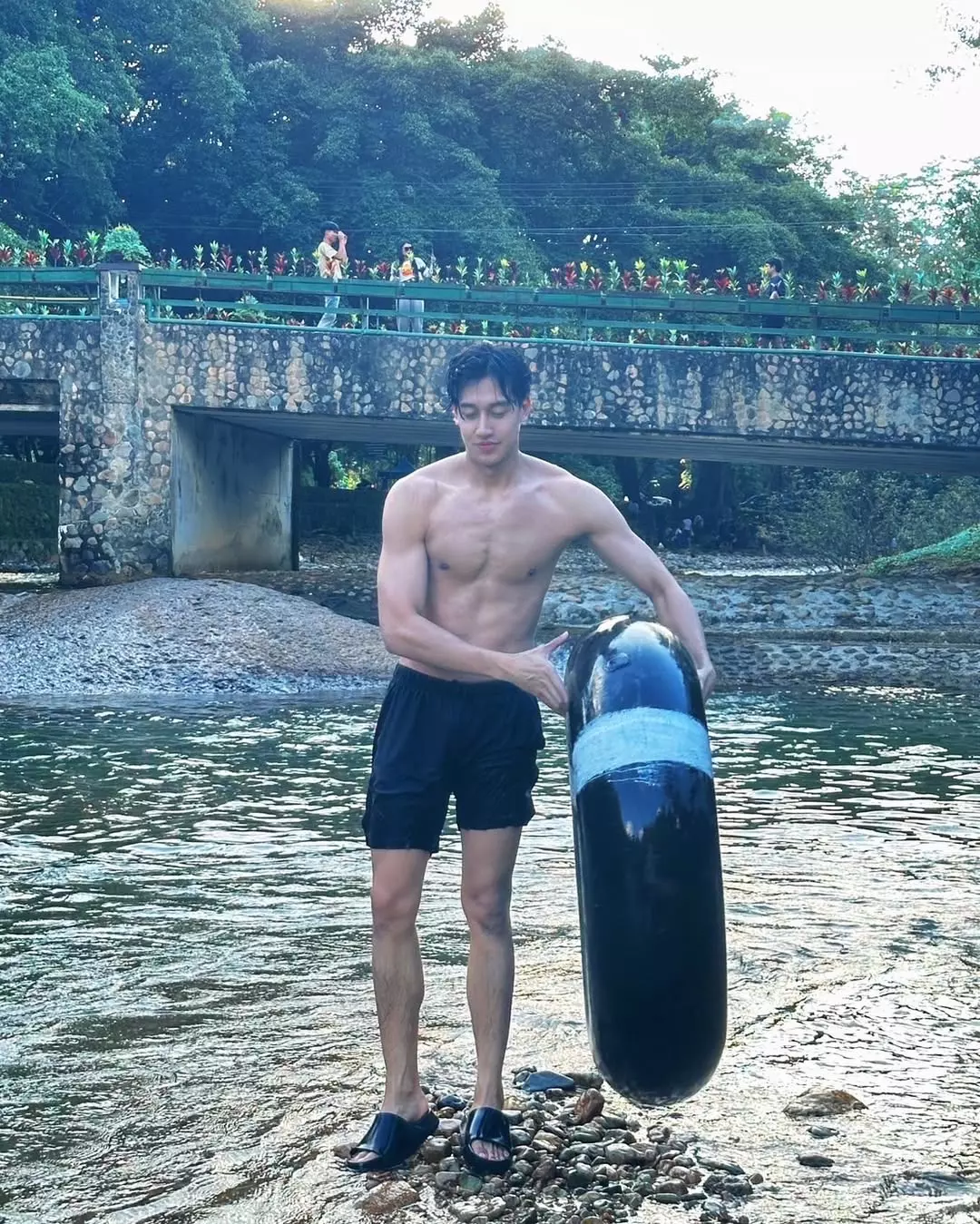 เชลล์ ธกฤต