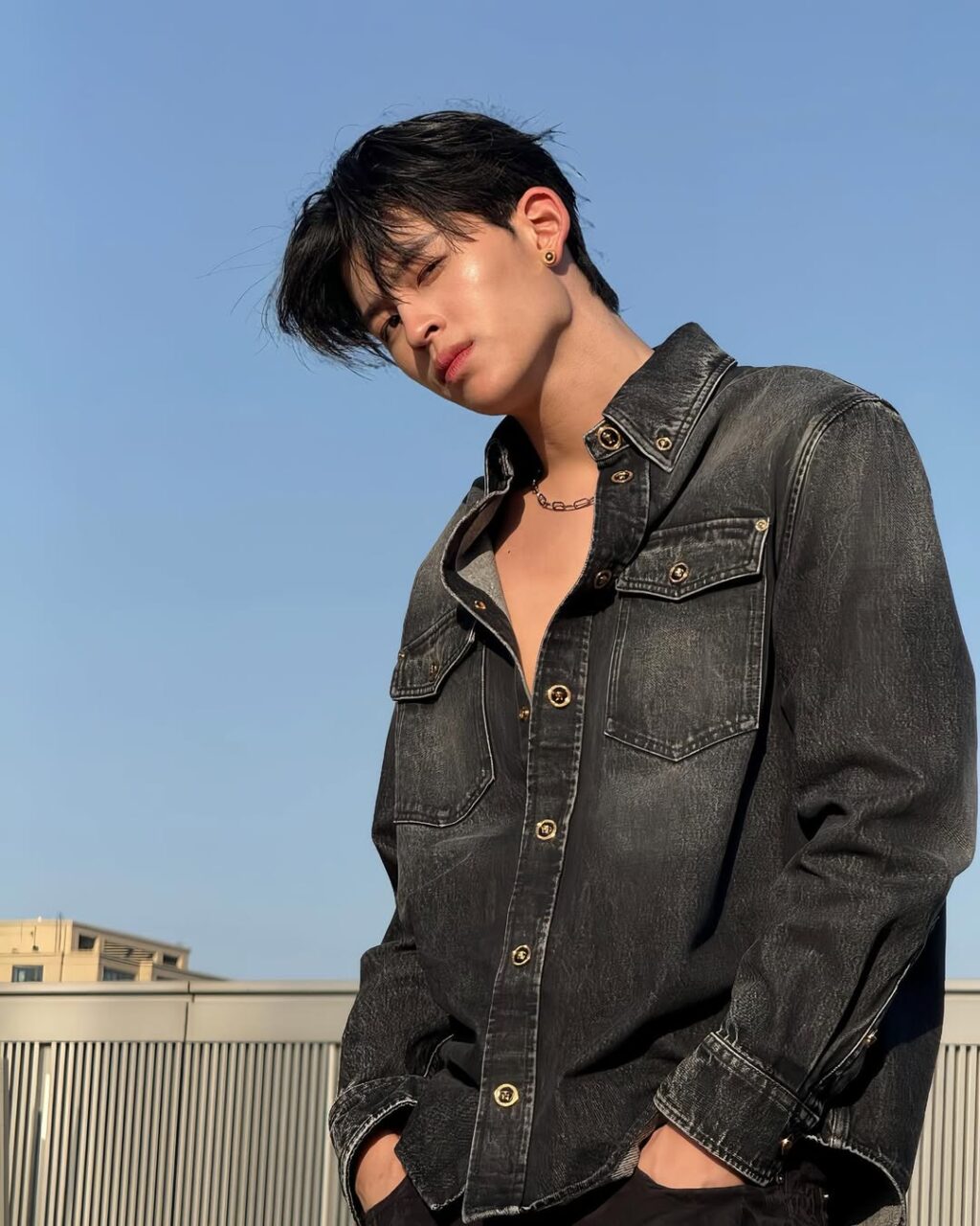 ปอนด์ ณราวิชญ์ หนุ่มวิศวะสุดหล่อ ดาวรุ่งแห่งวงการซีรีส์วาย
